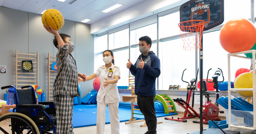 峰峰正在進行復康訓練