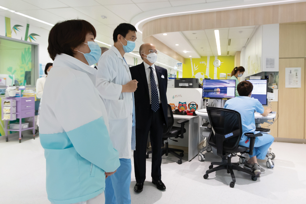 李聯偉先生巡訪病房