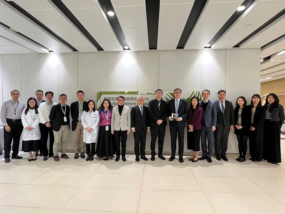 Group photo of representatives of the Office for Attracting Strategic Enterprises, Invest Hong Kong and HKCH
