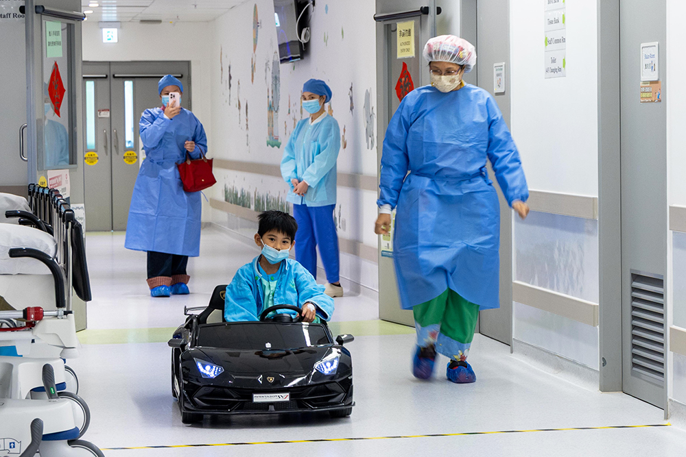 兒童「自駕」電動玩具車進入手術室
