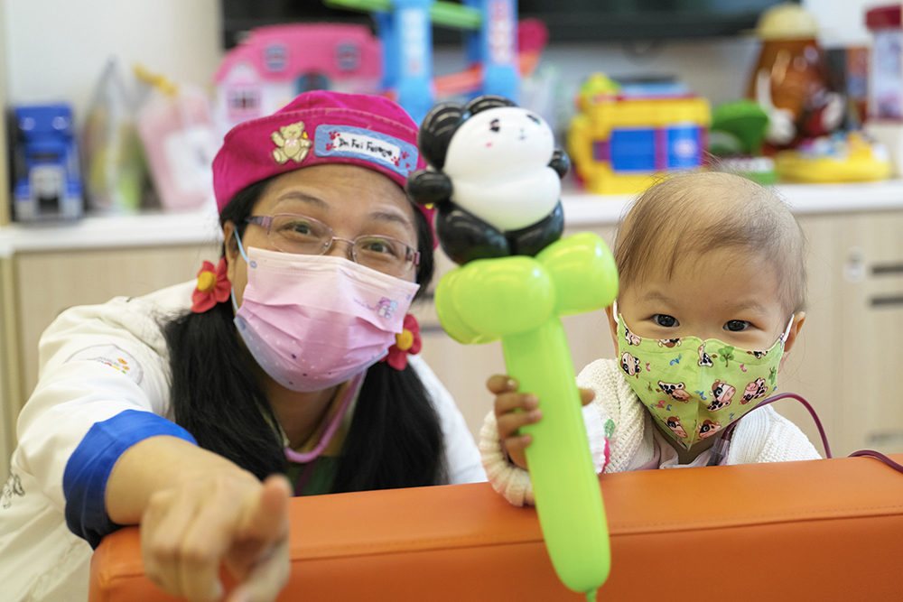 「搞笑醫生」為病童心靈加油